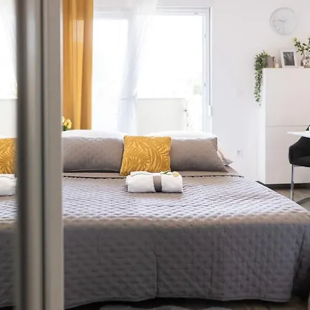 Meladica Apartman Zára