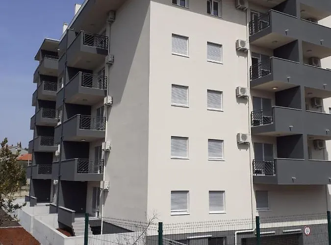 Meladica Apartment *